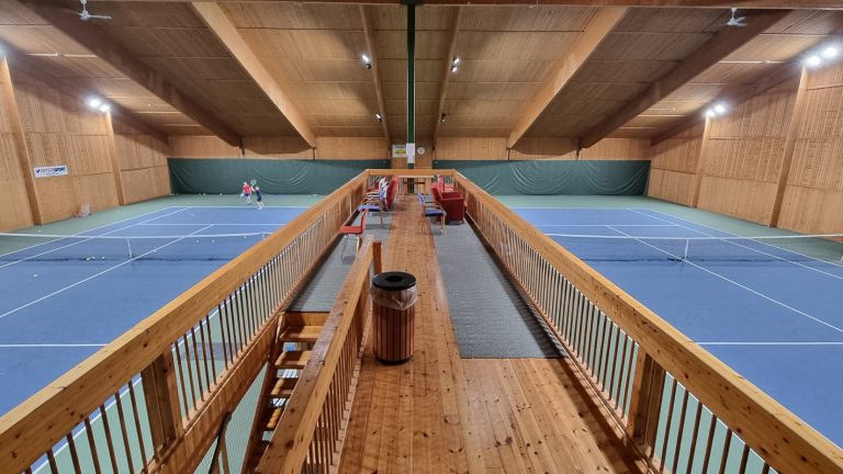 Kom og bruk tennisbanene!