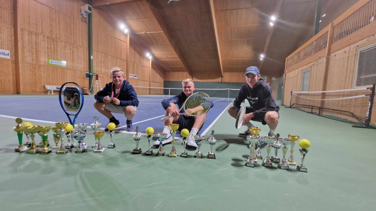Nye tennispokaler til samlingen